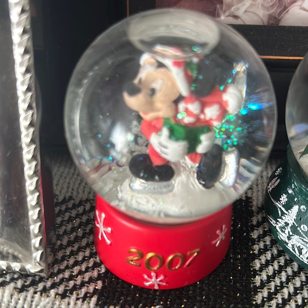 2007 Christmas Snow Globe with Mickey Mouse